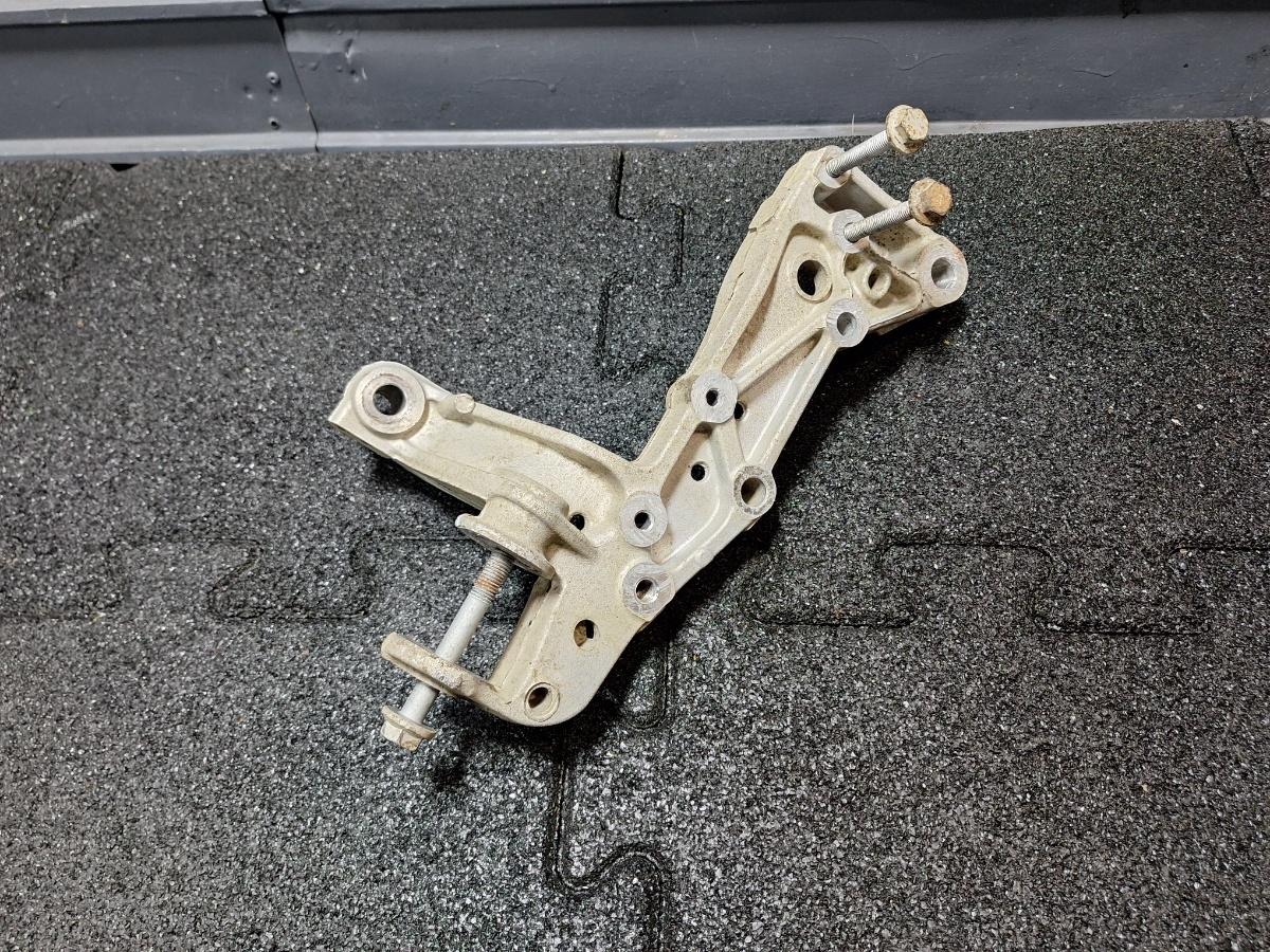 Suport punte rigida spate stanga VOLKSWAGEN GOLF VI Variant AJ5 2009 - 2013 TDI CAYC 1K0199295F