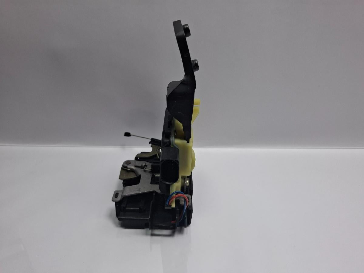 Broasca usa dreapta fata VOLKSWAGEN PASSAT Variant 3B6 2000 - 2005 TDI AVB 3B1837016AD