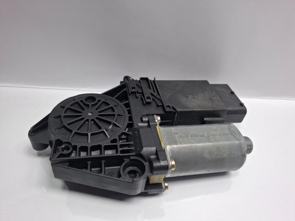 Motoras macara geam stanga fata VOLKSWAGEN PASSAT Variant 3B6 2000 - 2005 TDI AVB BOSCH 0130821695 105404301