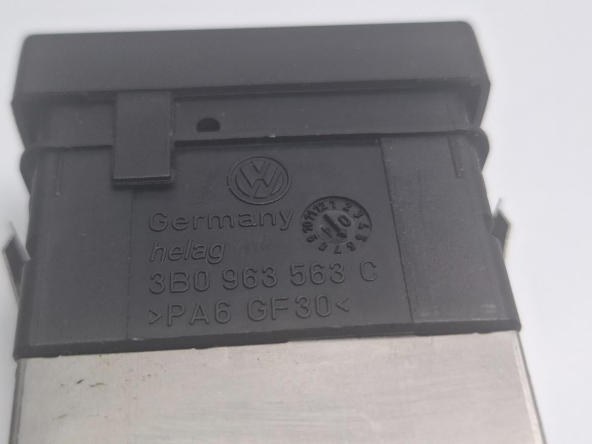 Buton incalzire scaun stanga VOLKSWAGEN PASSAT Variant 3B6 2000 - 2005 TDI AVB 3B0963563C