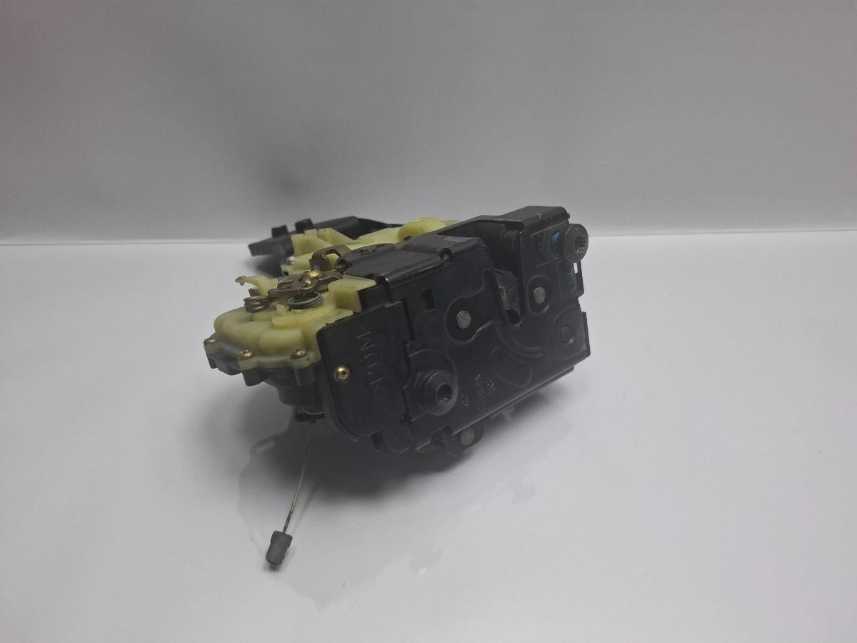 Broasca usa stanga fata VOLKSWAGEN PASSAT Variant 3B6 2000 - 2005 TDI AVB 3B1837015Q