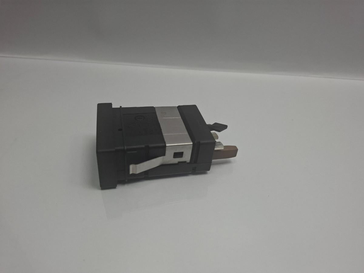 Buton incalzire scaun dreapta VOLKSWAGEN PASSAT Variant 3B6 2000 - 2005 TDI AVB 3B0963564C