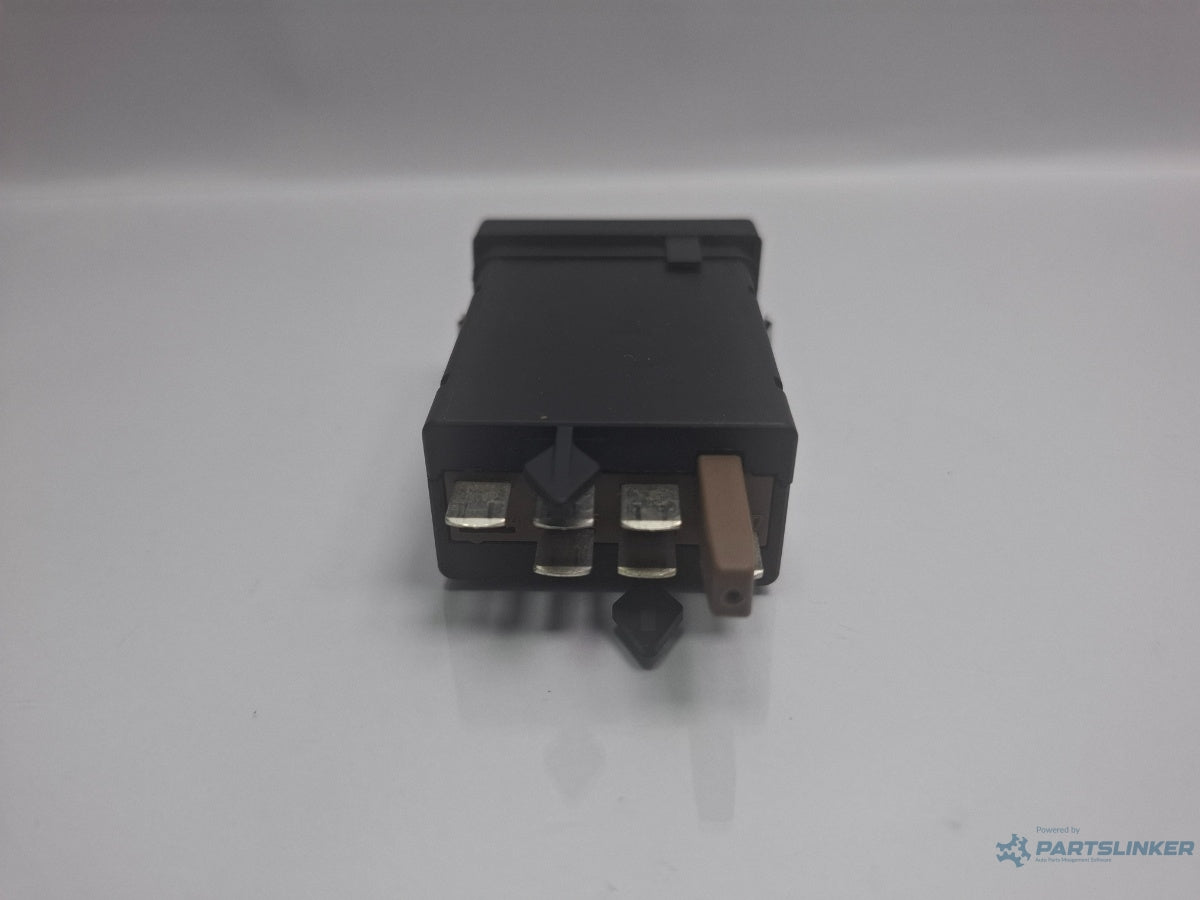 Buton incalzire scaun dreapta VOLKSWAGEN PASSAT Variant 3B6 2000 - 2005 TDI AVB 3B0963564C
