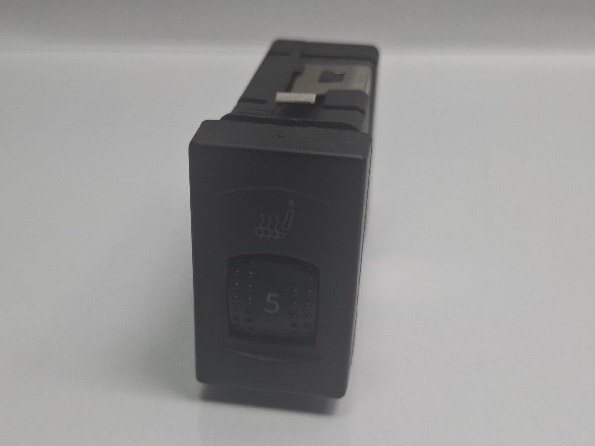 Buton incalzire scaun dreapta VOLKSWAGEN PASSAT Variant 3B6 2000 - 2005 TDI AVB 3B0963564C