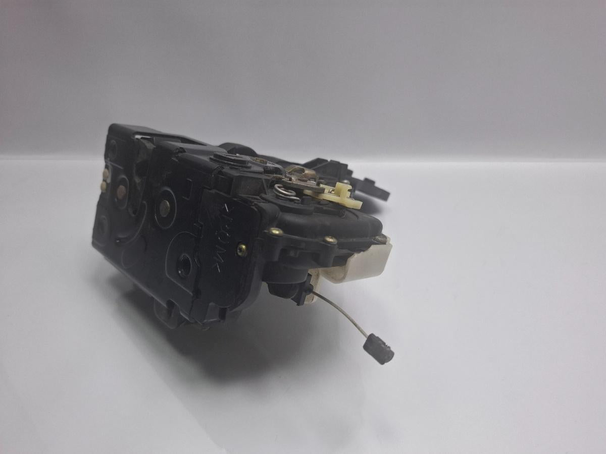 Broasca usa dreapta spate VOLKSWAGEN PASSAT Variant 3B6 2000 - 2005 TDI AVB 3B4839016M