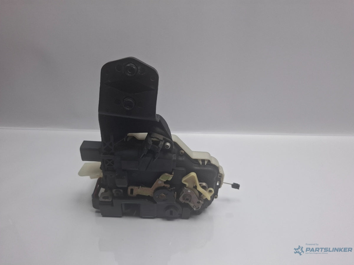 Broasca usa dreapta spate VOLKSWAGEN PASSAT Variant 3B6 2000 - 2005 TDI AVB 3B4839016M