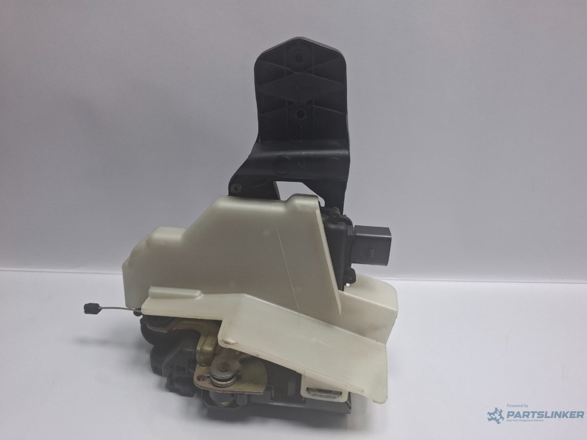 Broasca usa dreapta spate VOLKSWAGEN PASSAT Variant 3B6 2000 - 2005 TDI AVB 3B4839016M