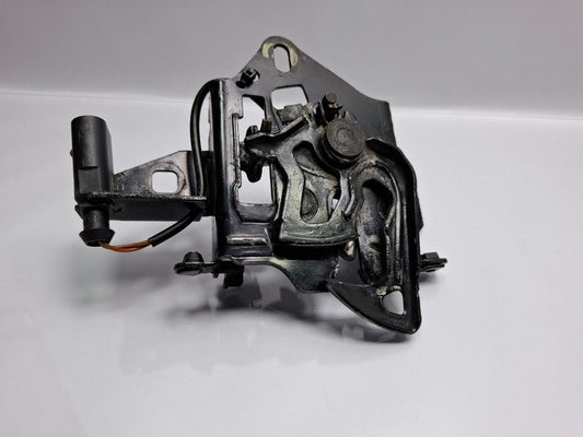 Broasca capota VOLKSWAGEN PASSAT Variant 3B6 2000 - 2005 TDI AVB 3B0823509R