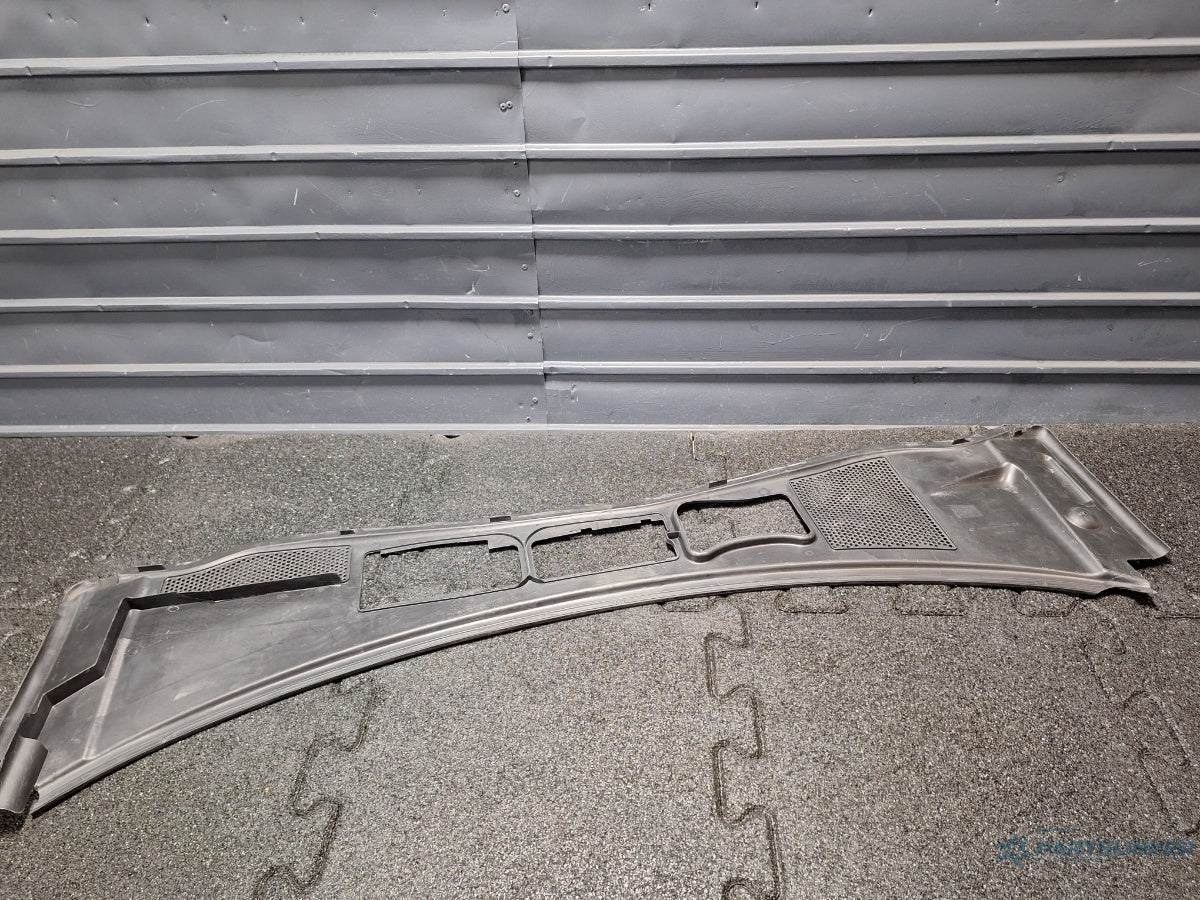 Grila stergatoare VOLKSWAGEN PASSAT Variant 3B6 2000 - 2005 TDI AVB 3B1819417D