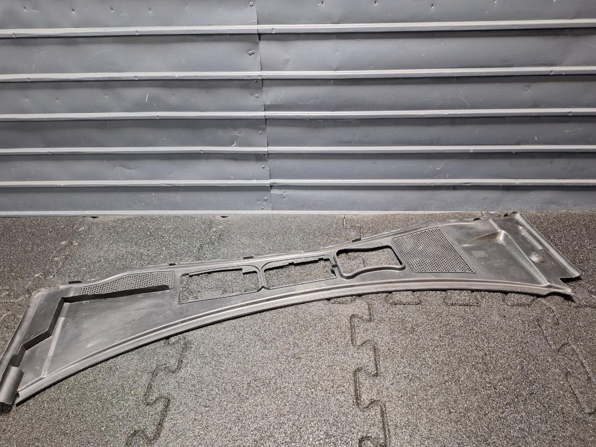 Grila stergatoare VOLKSWAGEN PASSAT Variant 3B6 2000 - 2005 TDI AVB 3B1819417D