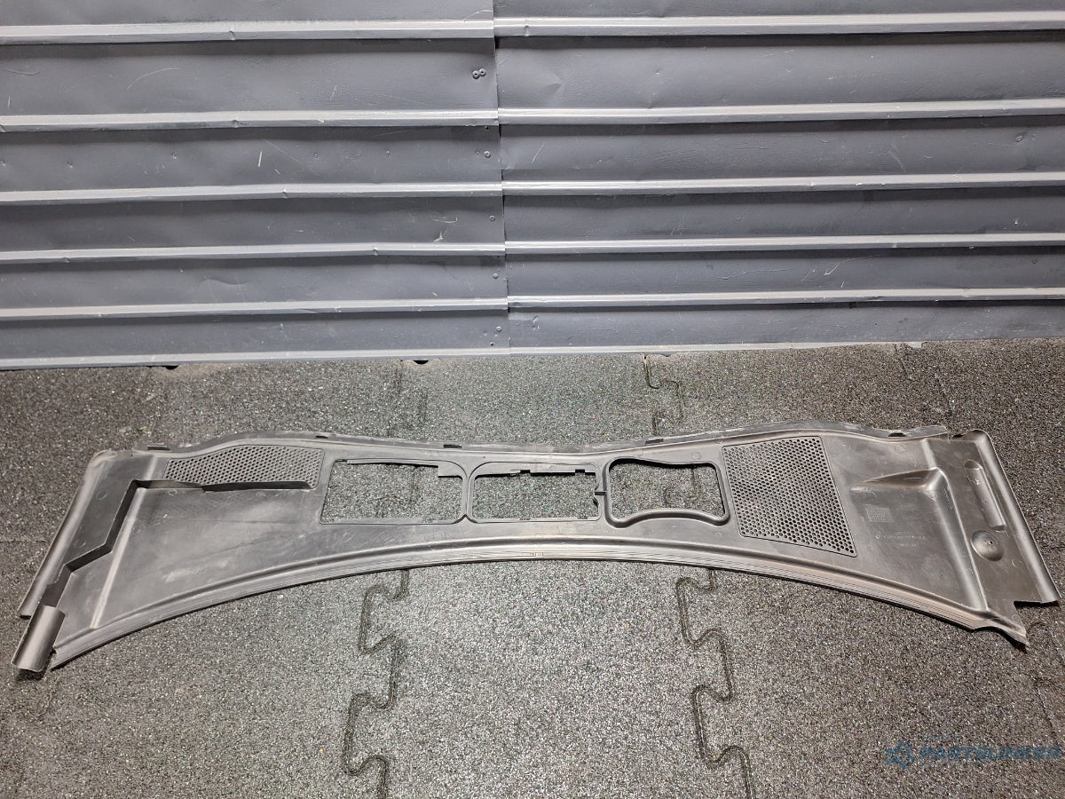 Grila stergatoare VOLKSWAGEN PASSAT Variant 3B6 2000 - 2005 TDI AVB 3B1819417D