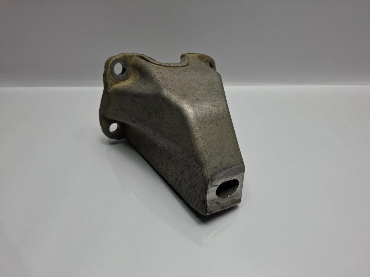 Suport cutie viteze VOLKSWAGEN PASSAT Variant 3B6 2000 - 2005 TDI AVB 8D0399113AB