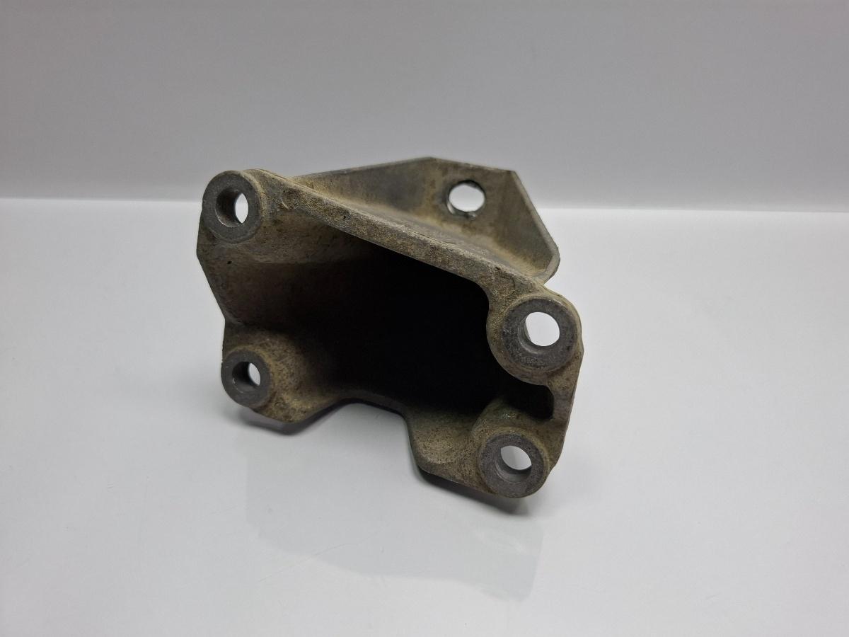 Suport cutie viteze VOLKSWAGEN PASSAT Variant 3B6 2000 - 2005 TDI AVB 8D0399113AB