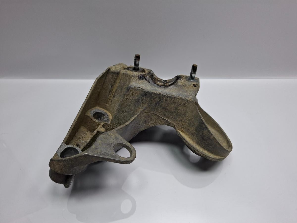 Suport bara stablizatoare dreapta fata VOLKSWAGEN PASSAT Variant 3B6 2000 - 2005 TDI AVB 8E0199352D