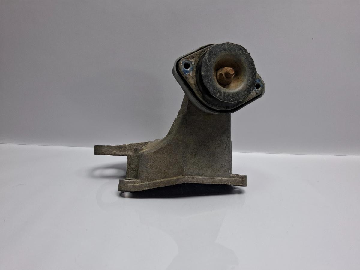 Suport cutie viteze dreapta VOLKSWAGEN PASSAT Variant 3B6 2000 - 2005 TDI AVB 8D0399114S