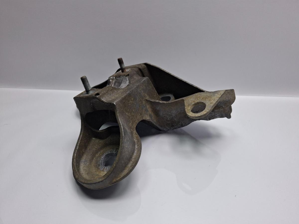 Suport bara stabilizatoare stanga fata VOLKSWAGEN PASSAT Variant 3B6 2000 - 2005 TDI AVB 8E0199351F