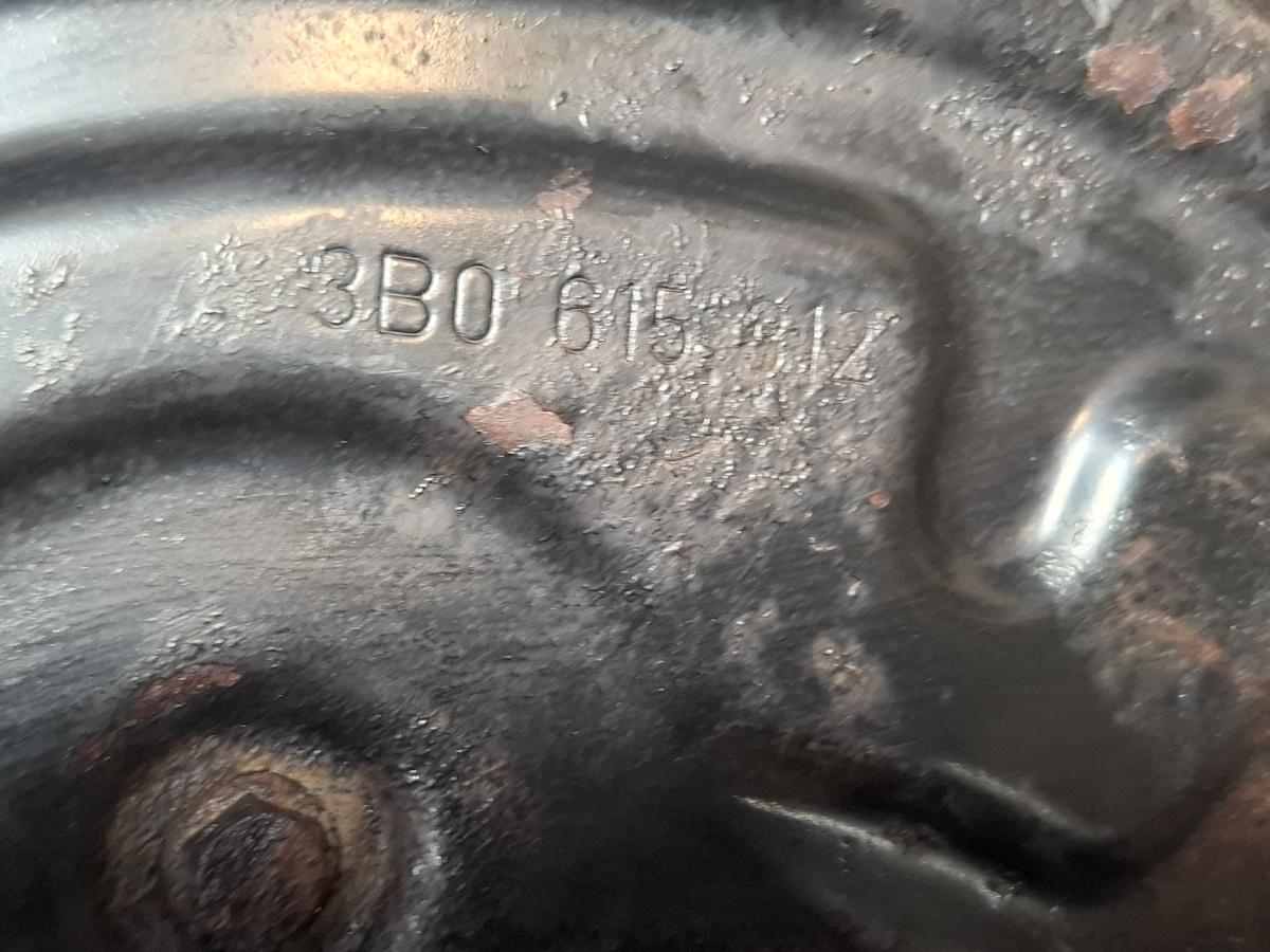 Fuzeta dreapta fata VOLKSWAGEN PASSAT Variant 3B6 2000 - 2005 TDI AVB 3B0615312