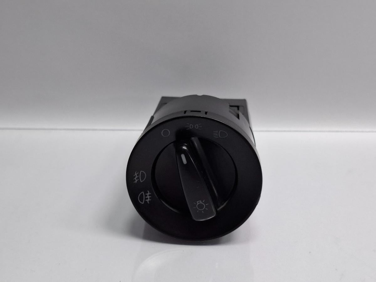 Bloc lumini SKODA SUPERB 3U4 2001 - 2008 TDI AVF, AWX 1U0941531D