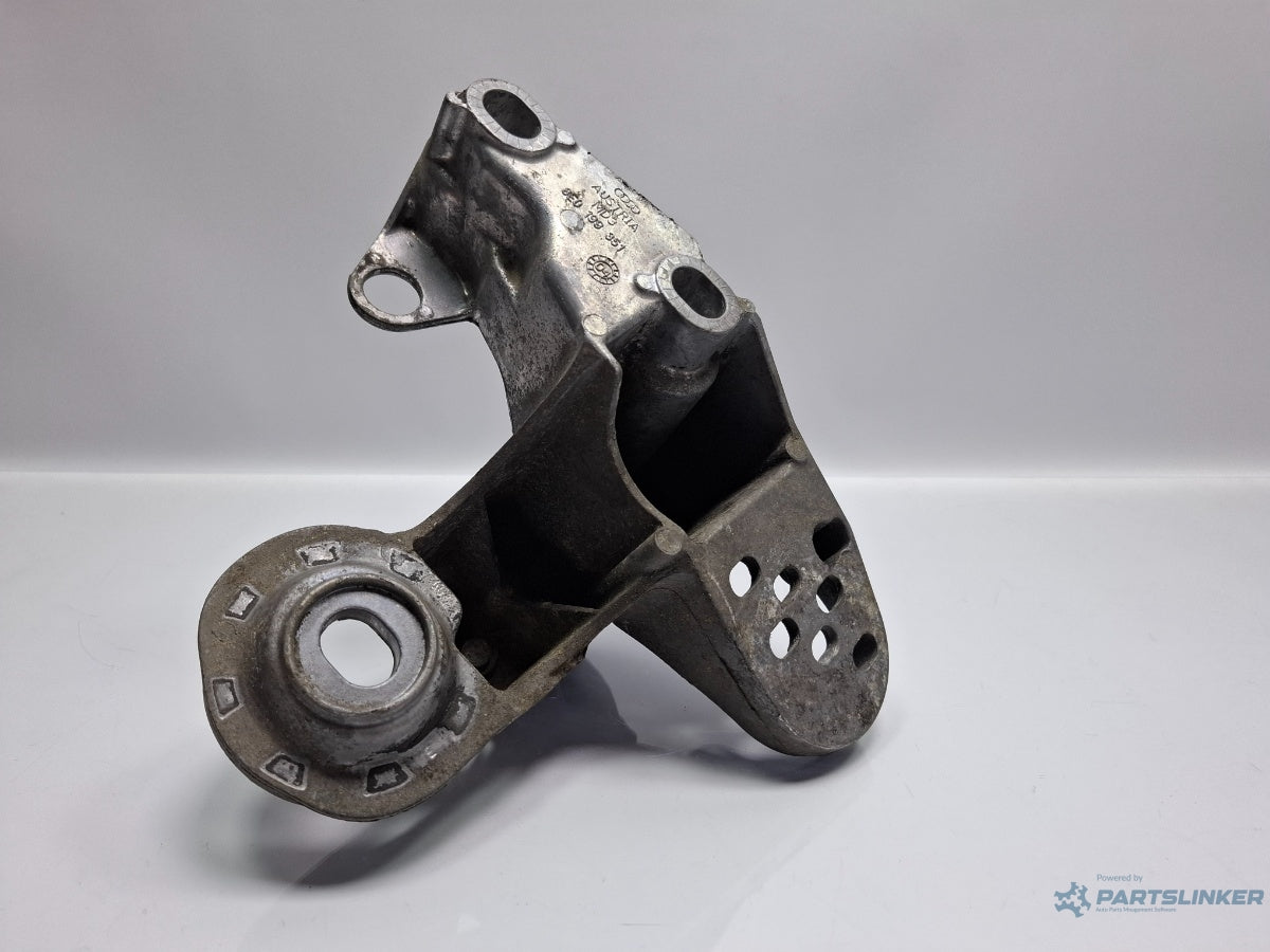 Suport bara stabilizatoare stanga fata SKODA SUPERB 3U4 2001 - 2008 TDI AVF, AWX 8E0199351