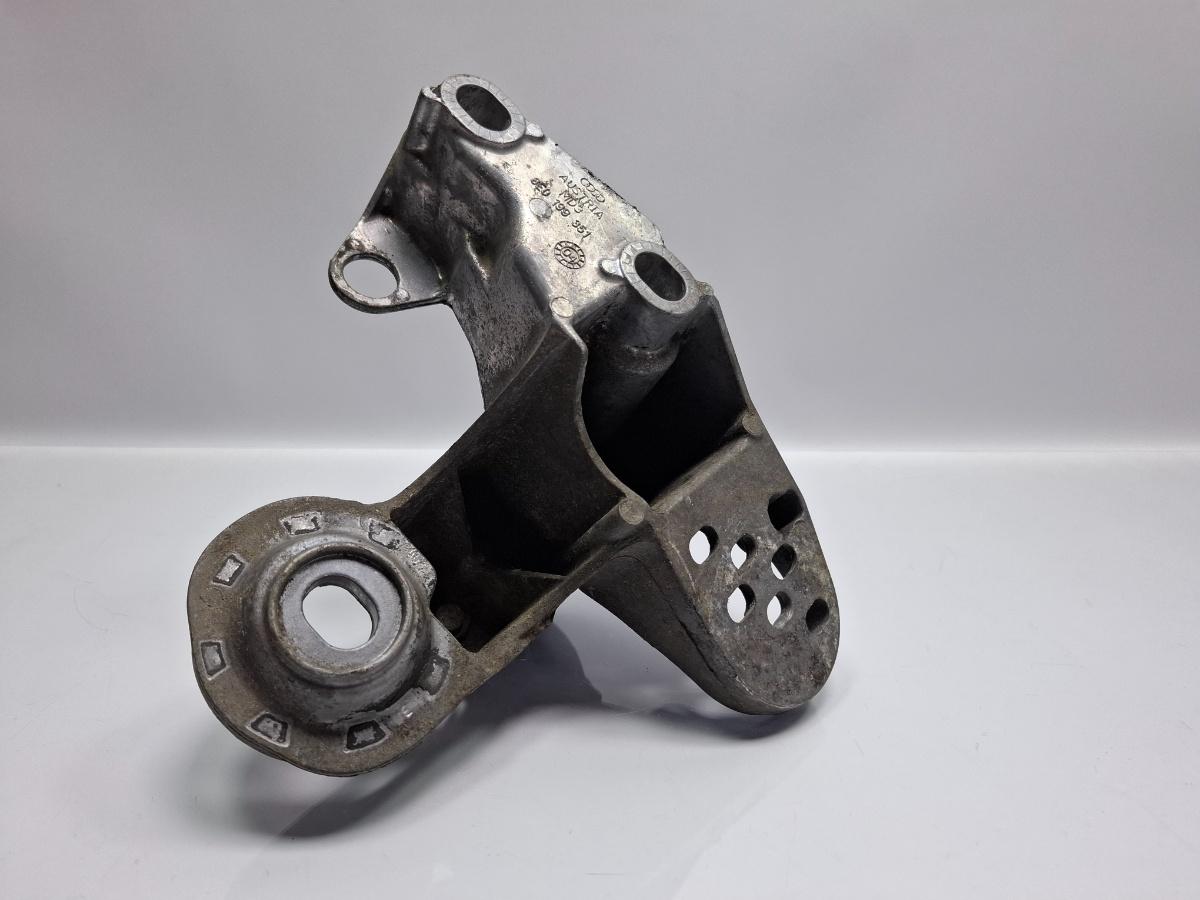 Suport bara stabilizatoare fata stanga SKODA SUPERB 3U4 2001 - 2008 TDI AVF, AWX 8E0199351