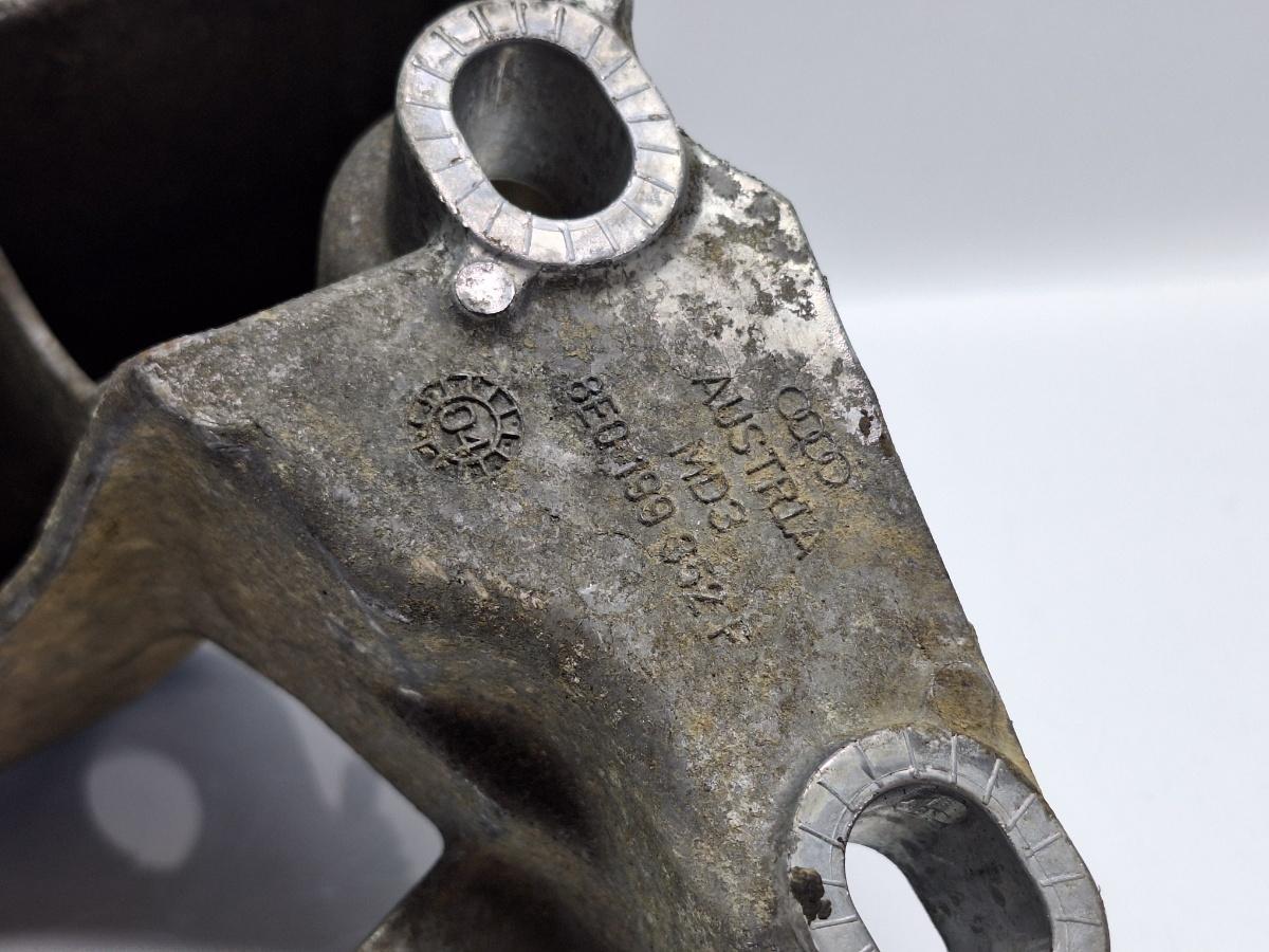 Suport bara stabilizatoare fata dreapta SKODA SUPERB 3U4 2001 - 2008 TDI AVF, AWX 8E0199352F