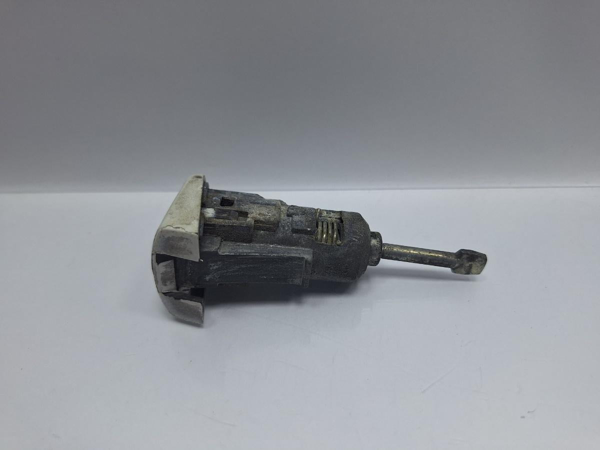 Butuc usa SKODA SUPERB 3U4 2001 - 2008 TDI AVF, AWX 3U0837167