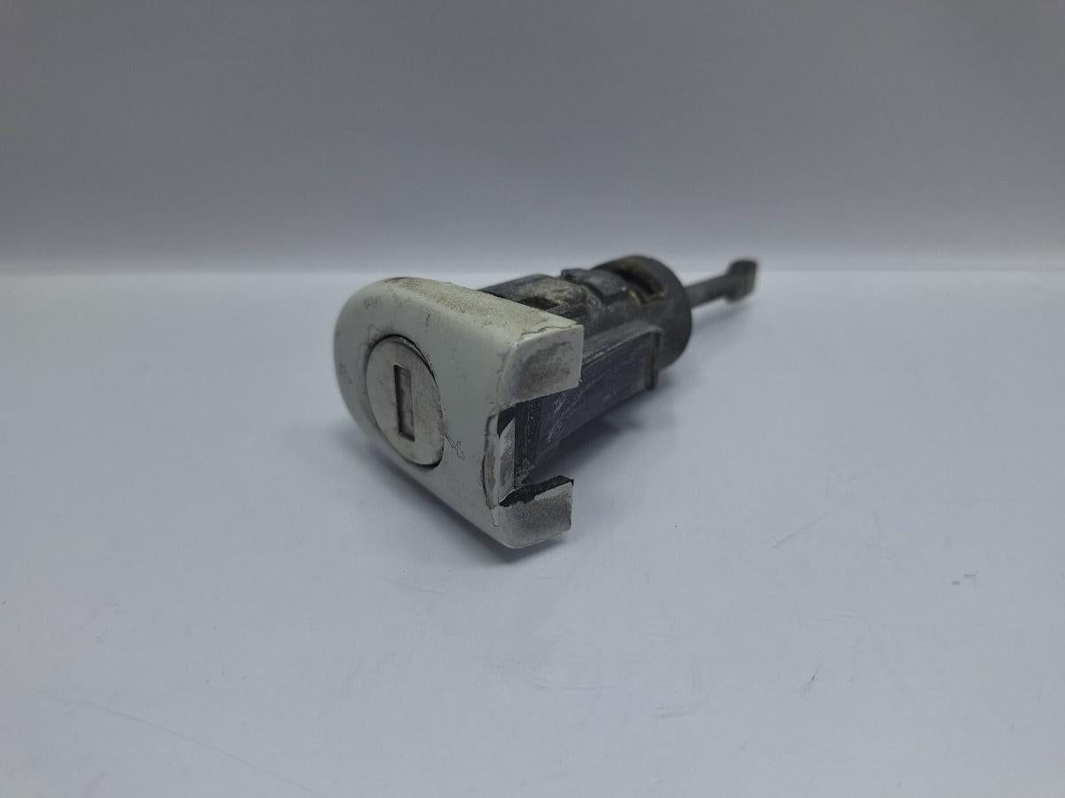 Butuc usa SKODA SUPERB 3U4 2001 - 2008 TDI AVF, AWX 3U0837167