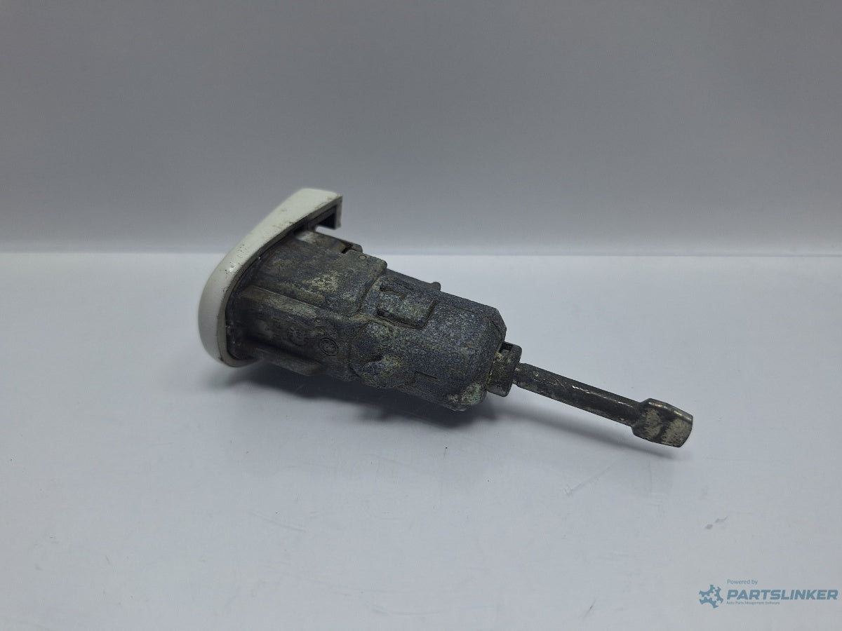 Butuc usa SKODA SUPERB 3U4 2001 - 2008 TDI AVF, AWX 3U0837167