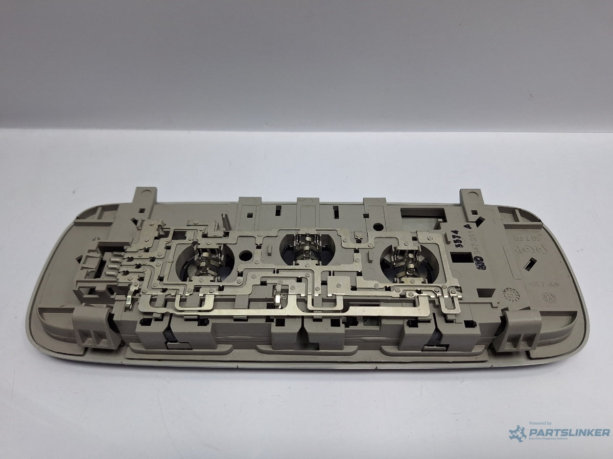 Plafoniera lumini pasageri SKODA OCTAVIA Combi 5E5 2012 - > TDI CKFC, CRMB, CYKA 3T0947291A