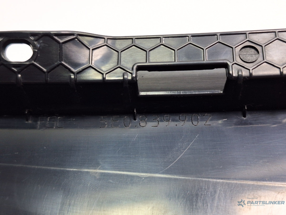 Ornamente usa dreapta spate SKODA OCTAVIA Combi 5E5 2012 - > TDI CKFC, CRMB, CYKA 5E0839902