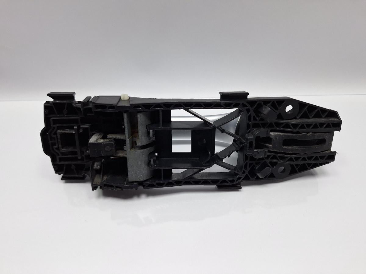 Maner exterior cu suport usa LA7W stanga spate SKODA OCTAVIA Combi 5E5 2012 - > TDI CKFC, CRMB, CYKA 5L0837885C