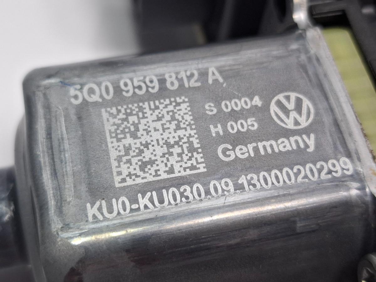 Motoras macara geam dreapta spate SKODA OCTAVIA Combi 5E5 2012 - > TDI CKFC, CRMB, CYKA 5Q0959812A
