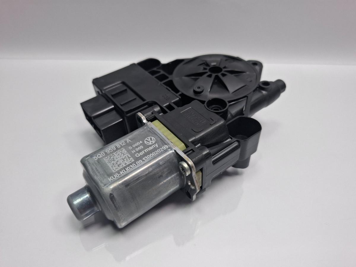 Motoras macara geam dreapta spate SKODA OCTAVIA Combi 5E5 2012 - > TDI CKFC, CRMB, CYKA 5Q0959812A