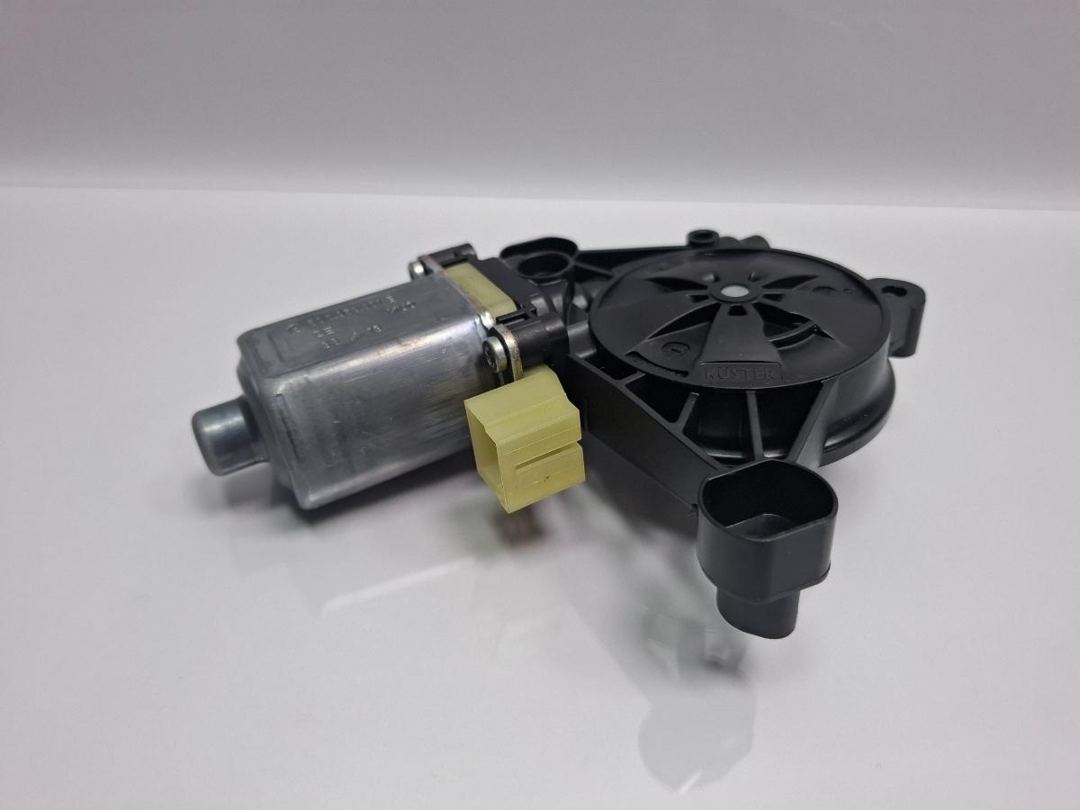 Motoras macara geam stanga fata SKODA OCTAVIA Combi 5E5 2012 - > TDI CKFC, CRMB, CYKA BOSCH 0130822717 5Q0959801B