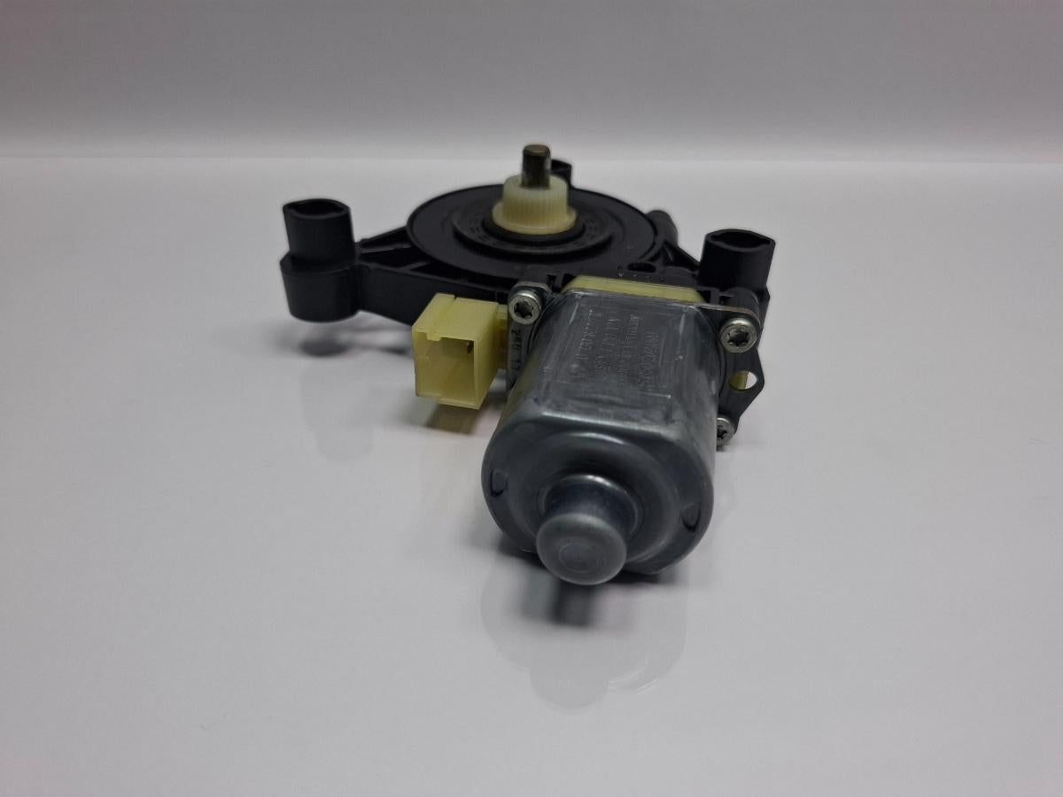 Motoras macara geam stanga fata SKODA OCTAVIA Combi 5E5 2012 - > TDI CKFC, CRMB, CYKA BOSCH 0130822717 5Q0959801B