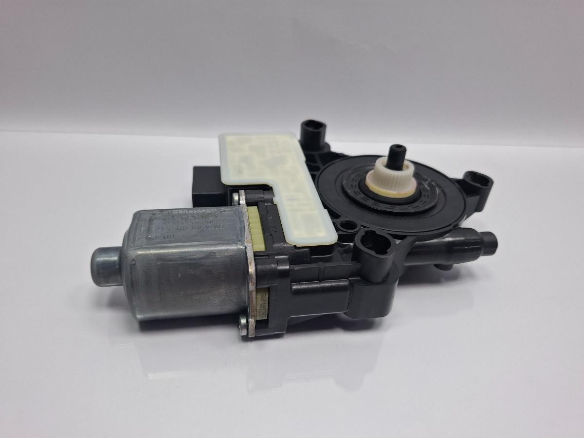 Motoras macara geam stanga spate SKODA OCTAVIA Combi 5E5 2012 - > TDI CKFC, CRMB, CYKA BOSCH 0130822725 5Q0959811A