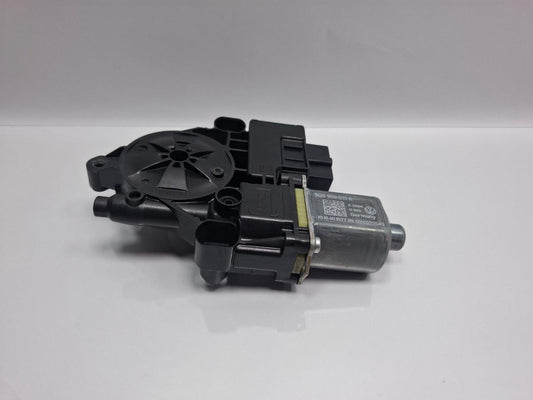 Motoras macara geam stanga spate SKODA OCTAVIA Combi 5E5 2012 - > TDI CKFC, CRMB, CYKA BOSCH 0130822725 5Q0959811A