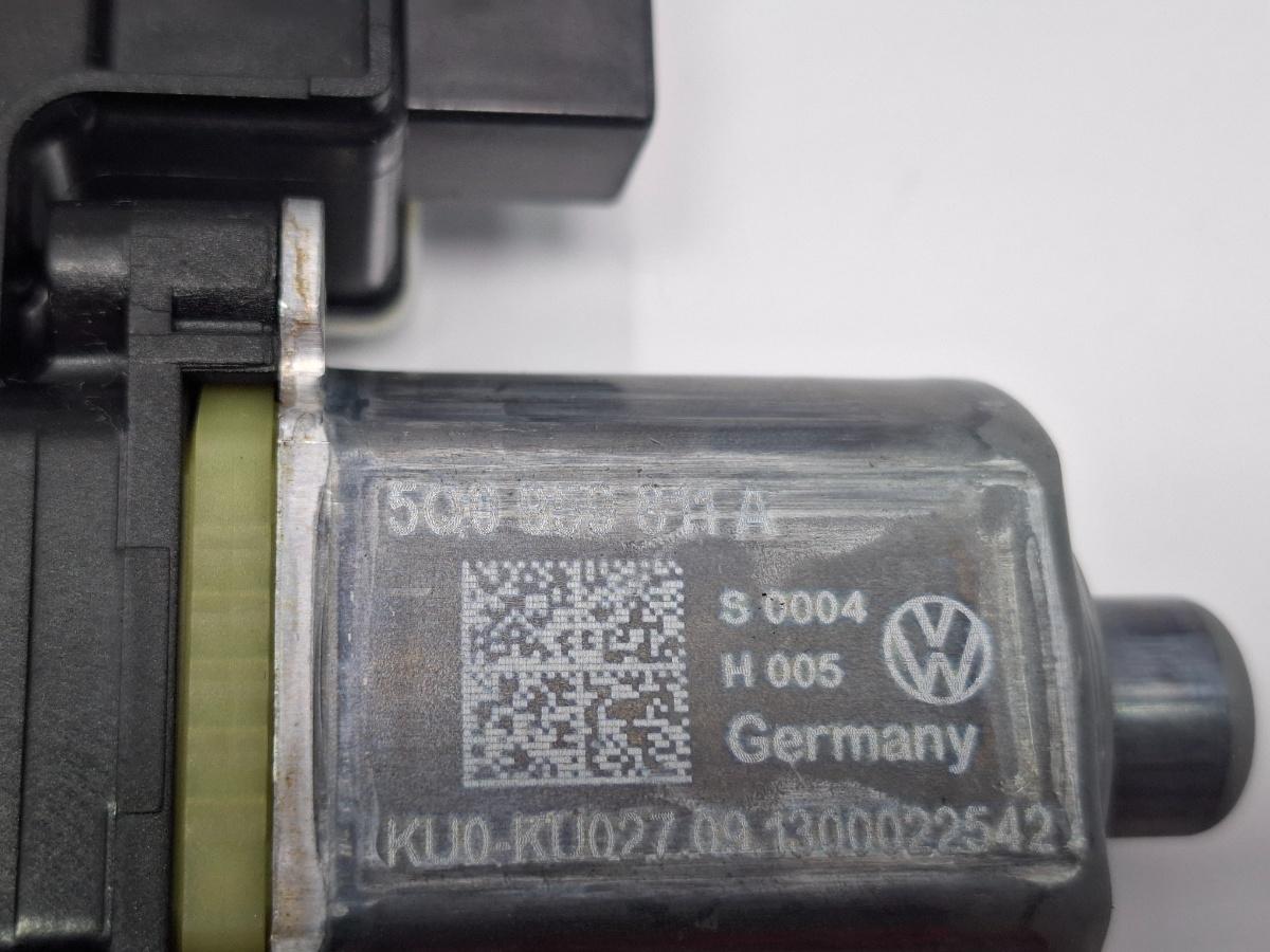 Motoras macara geam stanga spate SKODA OCTAVIA Combi 5E5 2012 - > TDI CKFC, CRMB, CYKA BOSCH 0130822725 5Q0959811A