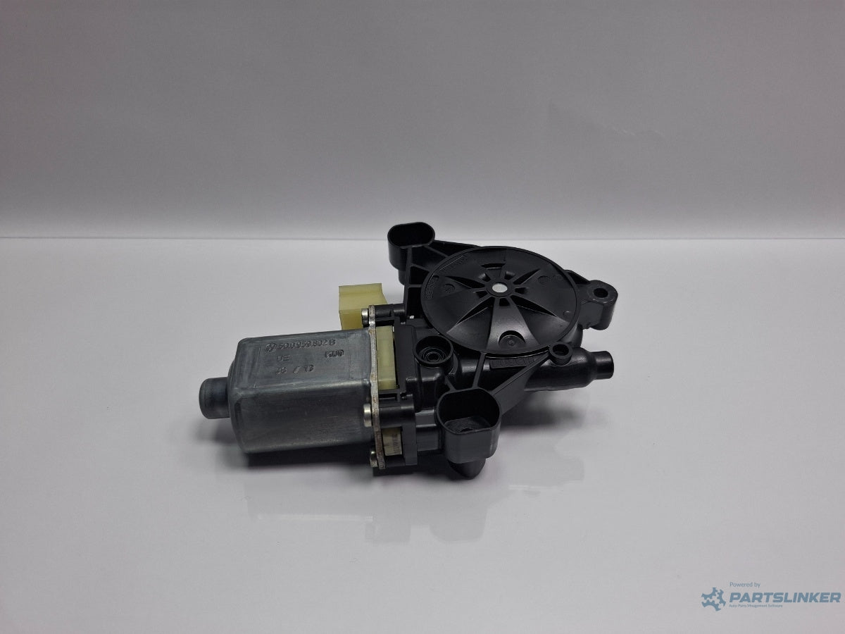 Motoras macara geam dreapta fata SKODA OCTAVIA Combi 5E5 2012 - > TDI CKFC, CRMB, CYKA BOSCH 0130822716 5Q0959802B