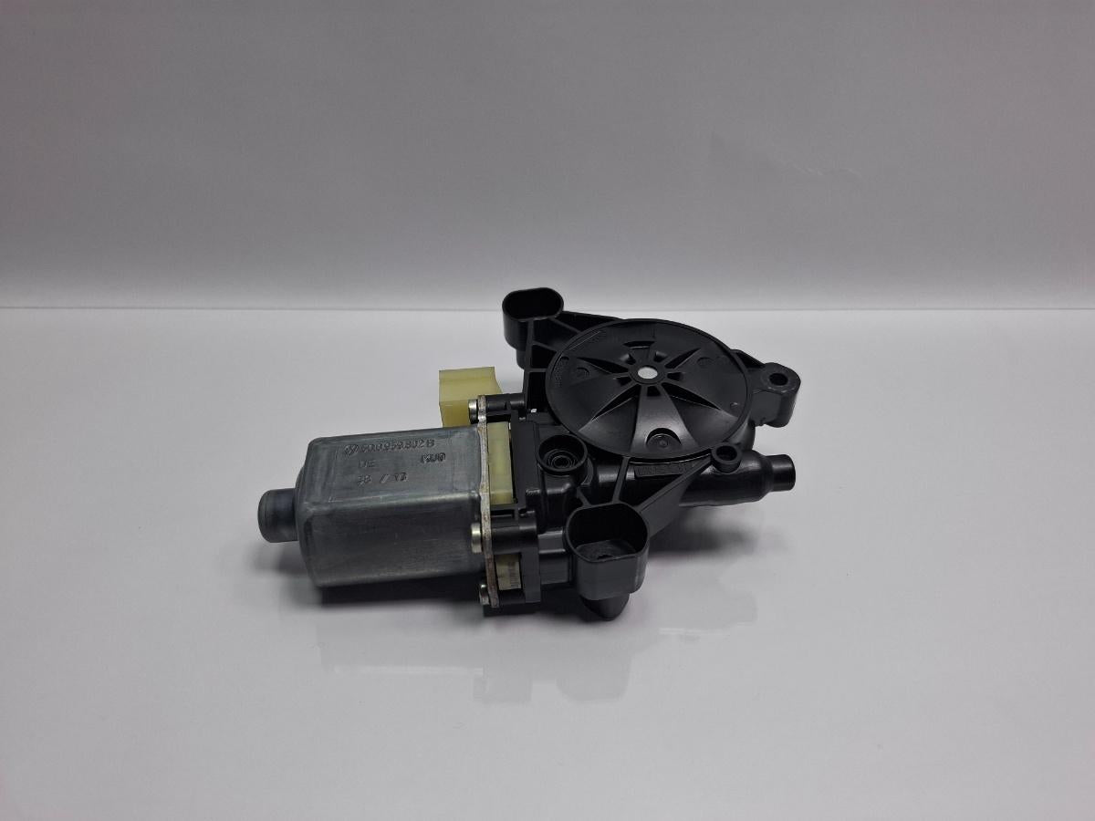 Motoras macara geam dreapta fata SKODA OCTAVIA Combi 5E5 2012 - > TDI CKFC, CRMB, CYKA BOSCH 0130822716 5Q0959802B