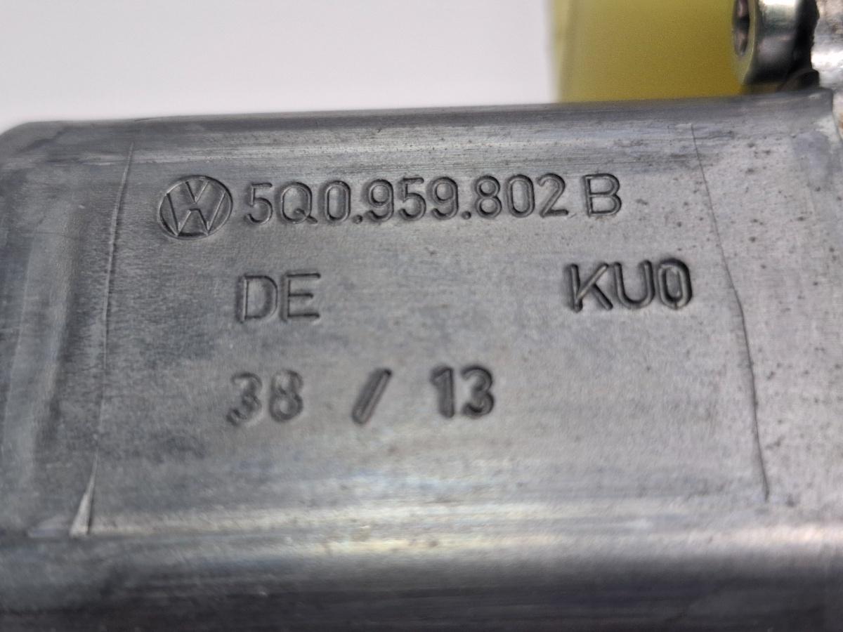 Motoras macara geam dreapta fata SKODA OCTAVIA Combi 5E5 2012 - > TDI CKFC, CRMB, CYKA BOSCH 0130822716 5Q0959802B