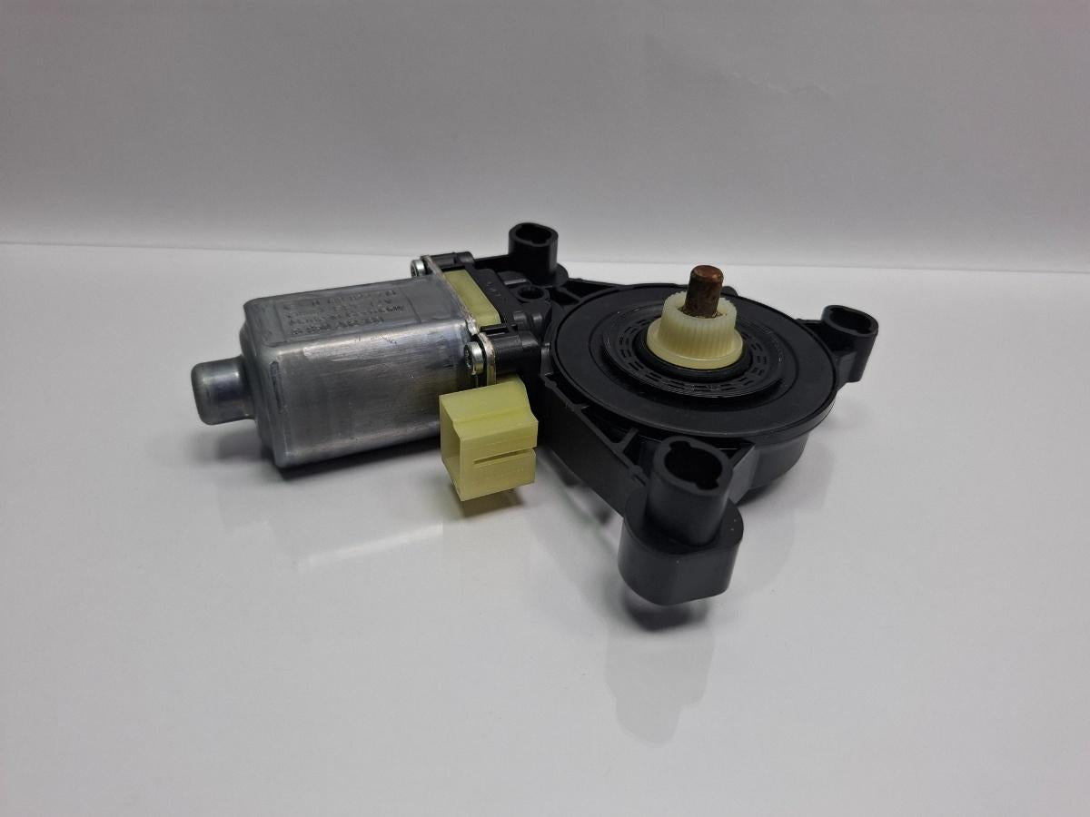 Motoras macara geam dreapta fata SKODA OCTAVIA Combi 5E5 2012 - > TDI CKFC, CRMB, CYKA BOSCH 0130822716 5Q0959802B