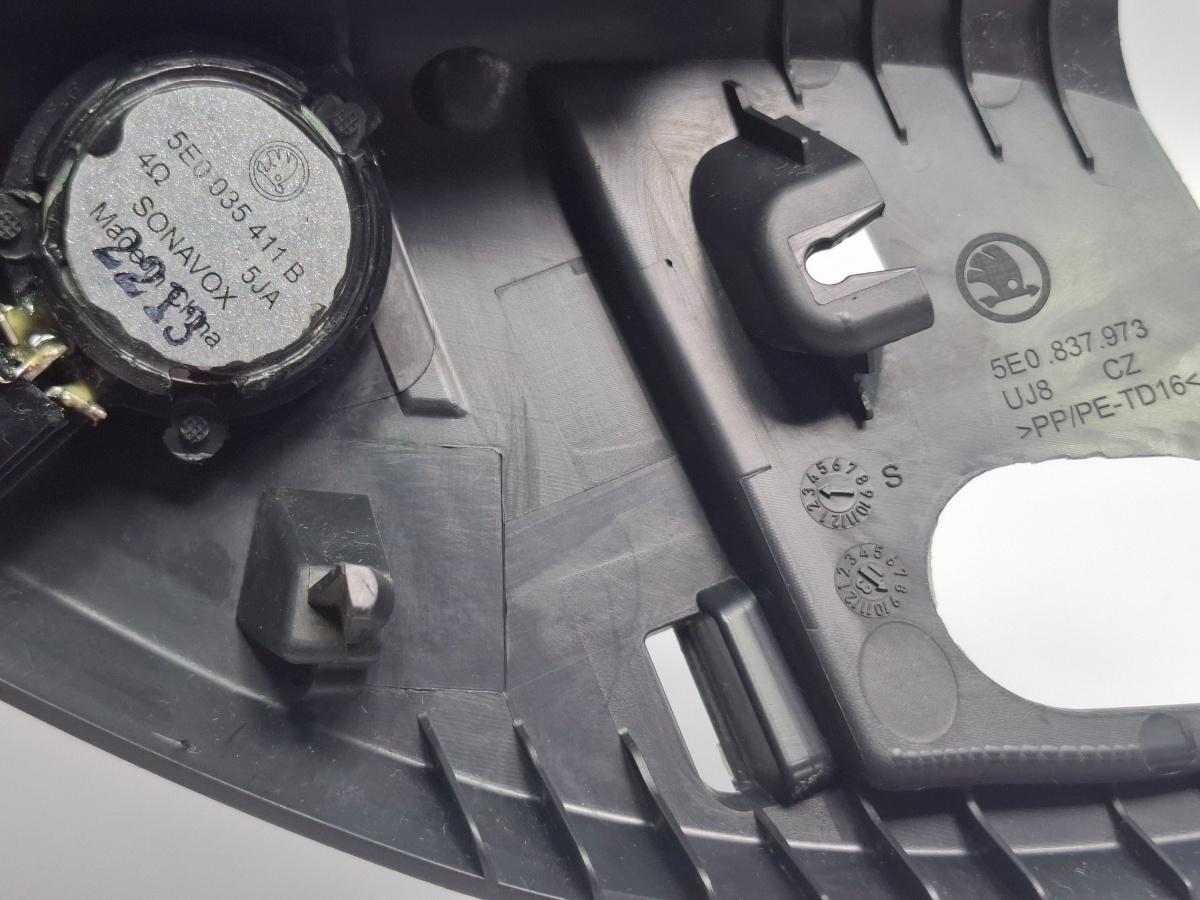 Grila difuzor polita stanga fata SKODA OCTAVIA Combi 5E5 2012 - > TDI CKFC, CRMB, CYKA 5E0837973 , 5E0035411B