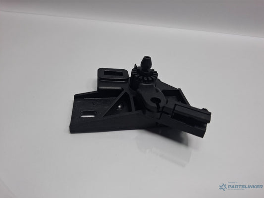 Suport maner deschidere capota SKODA OCTAVIA Combi 5E5 2012 - > TDI CKFC, CRMB, CYKA 6R1823633