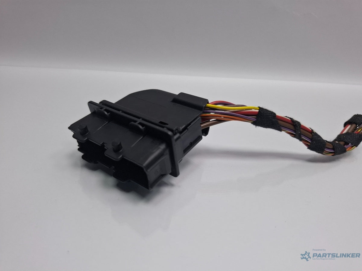 Mufa conector instalatie electrica usa spate SKODA OCTAVIA Combi 5E5 2012 - > TDI CKFC, CRMB, CYKA 8K0972701