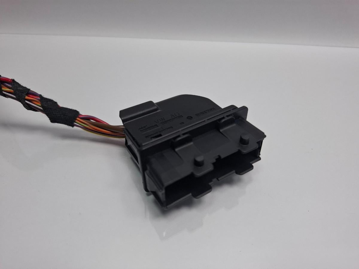 Mufa conector instalatie electrica usa spate SKODA OCTAVIA Combi 5E5 2012 -> TDI CKFC, CRMB, CYKA 8K0972701