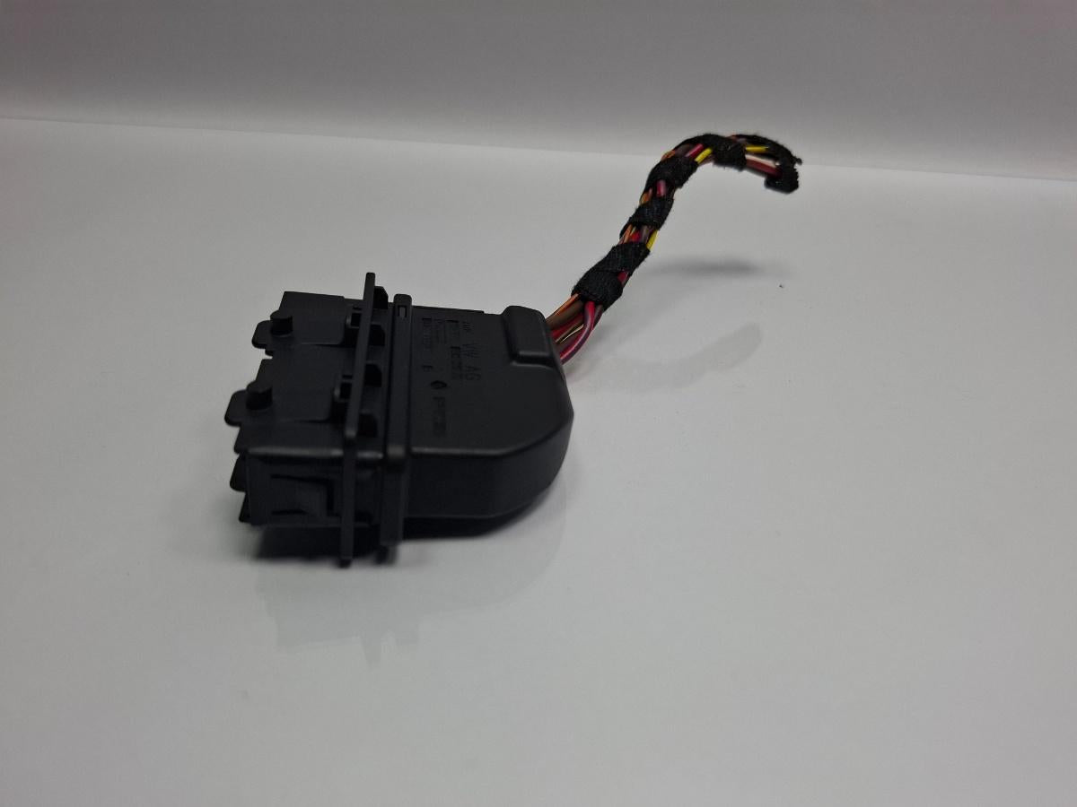 Mufa conector instalatie electrica usa spate SKODA OCTAVIA Combi 5E5 2012 -> TDI CKFC, CRMB, CYKA 8K0972701