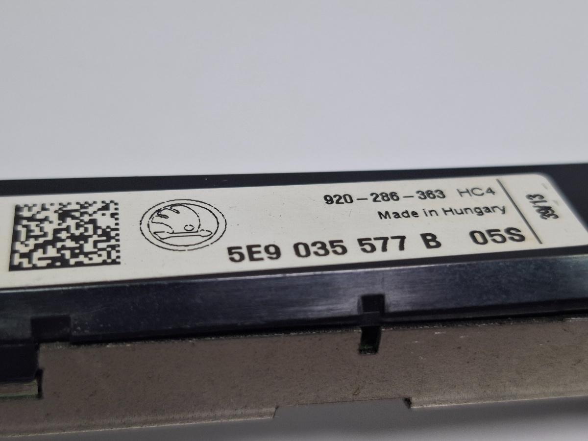 Amplificator antena SKODA OCTAVIA Combi 5E5 2012 - > TDI CKFC, CRMB, CYKA 5E9035577B