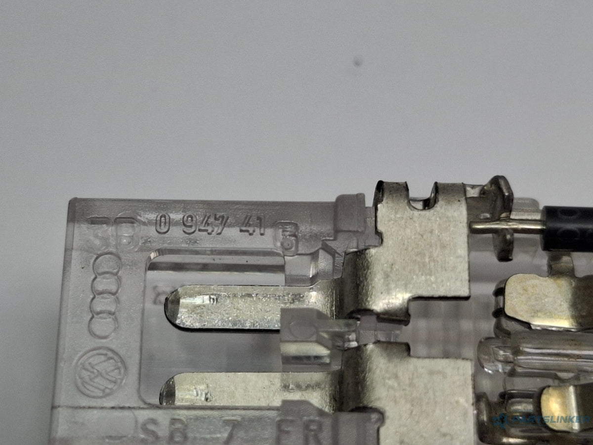 Lampa usa fata SKODA OCTAVIA Combi 5E5 2012 - > TDI CKFC, CRMB, CYKA 3B0947416