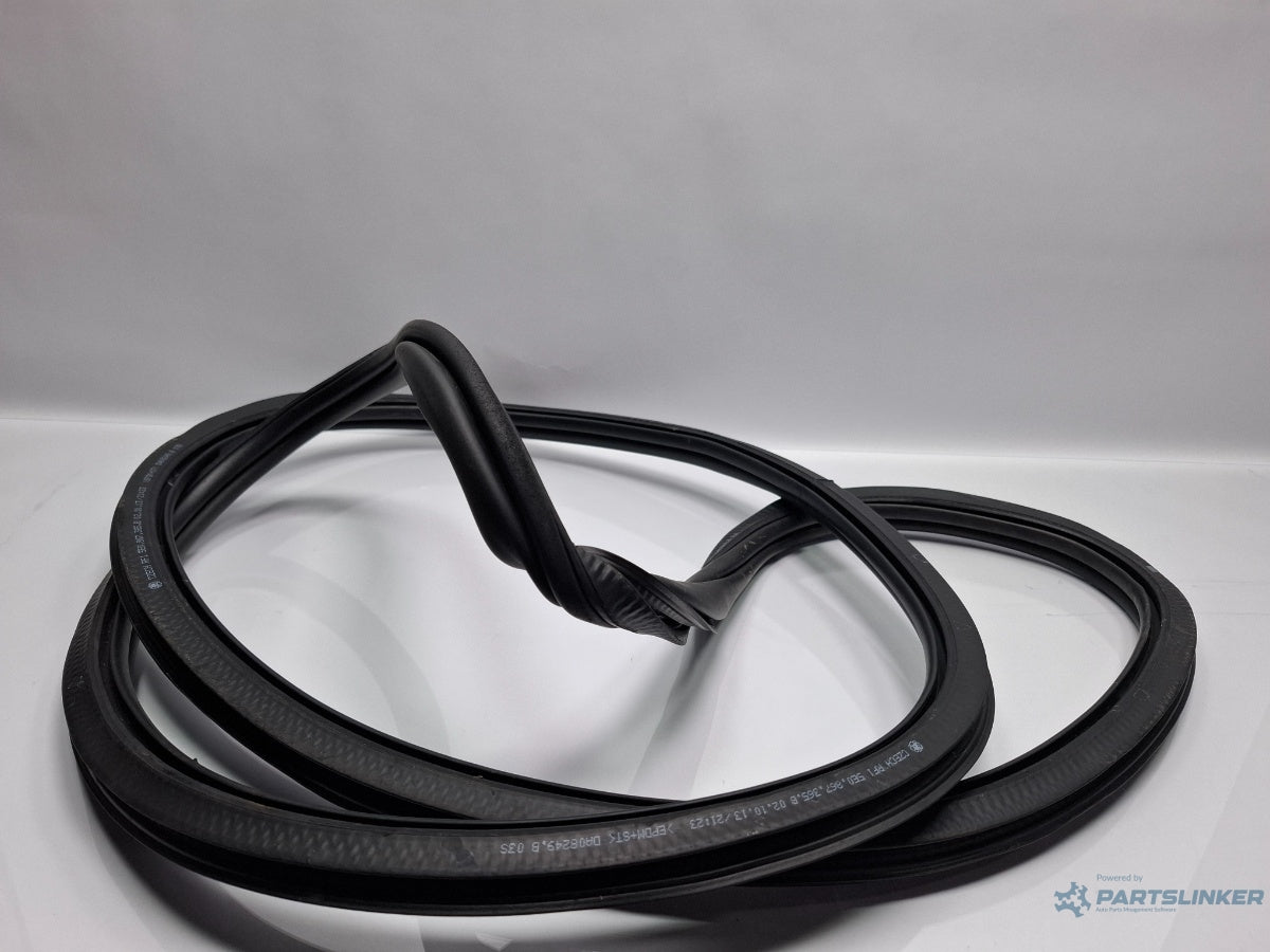 Cheder usa spate SKODA OCTAVIA Combi 5E5 2012 - > TDI CKFC, CRMB, CYKA 5E0867365B